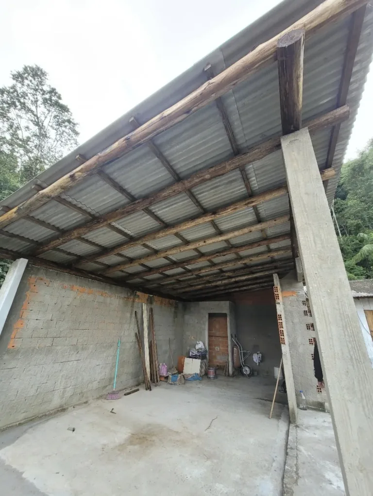 Garagem com cobertura em Eternit